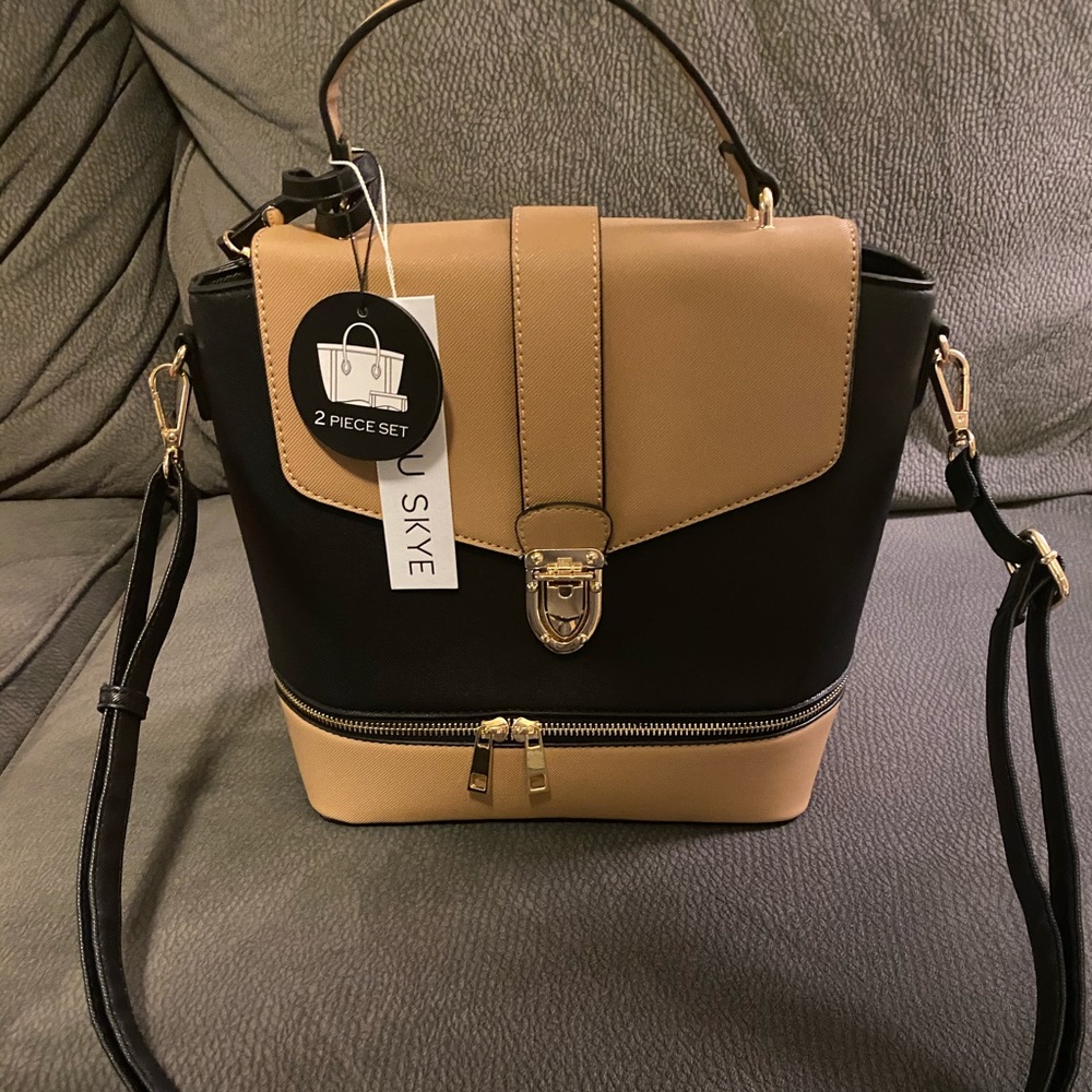 MALIBU SKYE Callie Convertible Backpack w Wrislet